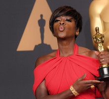 Viola Davis: zdobywczyni Oscara nagrodzona tytułem "Artist Of The Year"