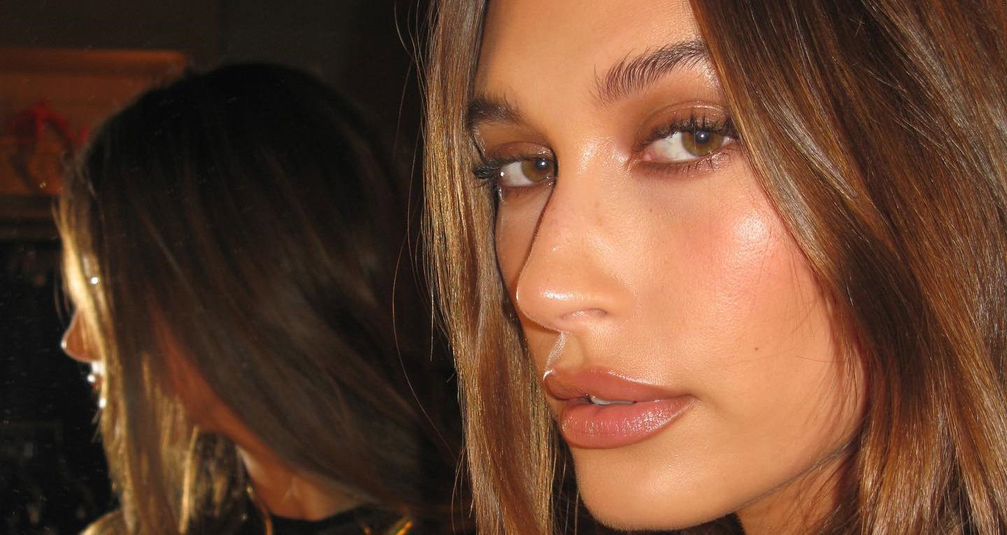 Hailey Bieber poleca tani krem nawilżający. W swoich kosmetyczkach mają go też Victoria Beckham i Rosie Huntington-Whiteley