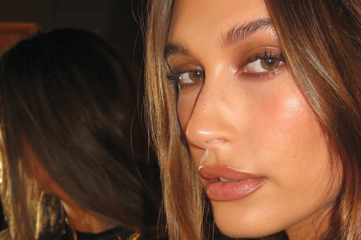 Hailey Bieber poleca tani krem nawilżający. W swoich kosmetyczkach mają go też Victoria Beckham i Rosie Huntington-Whiteley