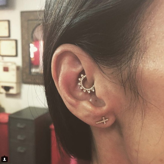 Daith Piercing to nowy trend, w którym się zakochacie