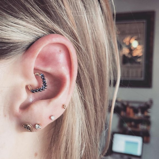 Daith Piercing to nowy trend, w którym się zakochacie
