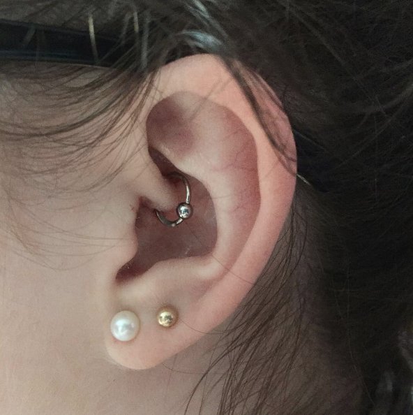 Daith Piercing to nowy trend, w którym się zakochacie
