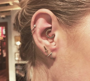 Daith Piercing to nowy trend, w którym się zakochacie