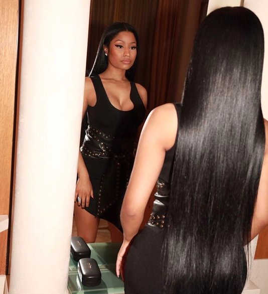 Stylizacje Nicki Minaj podczas paryskiego tygodnia mody