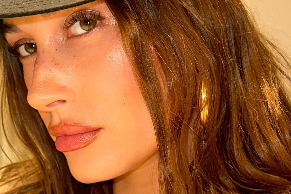 Hailey Bieber odkryła pogromczynię suchej skóry: „Kocham tę maskę”