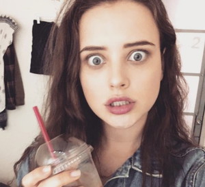 Kim jest Katherine Langford, gwiazda serialu "Trzynaście powodów"?