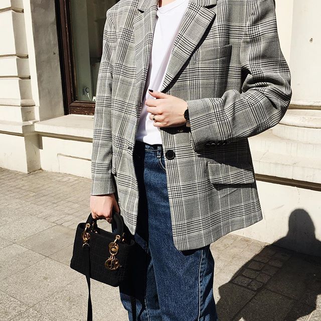 Olivia Kijo w oversize'owej marynarce Zara