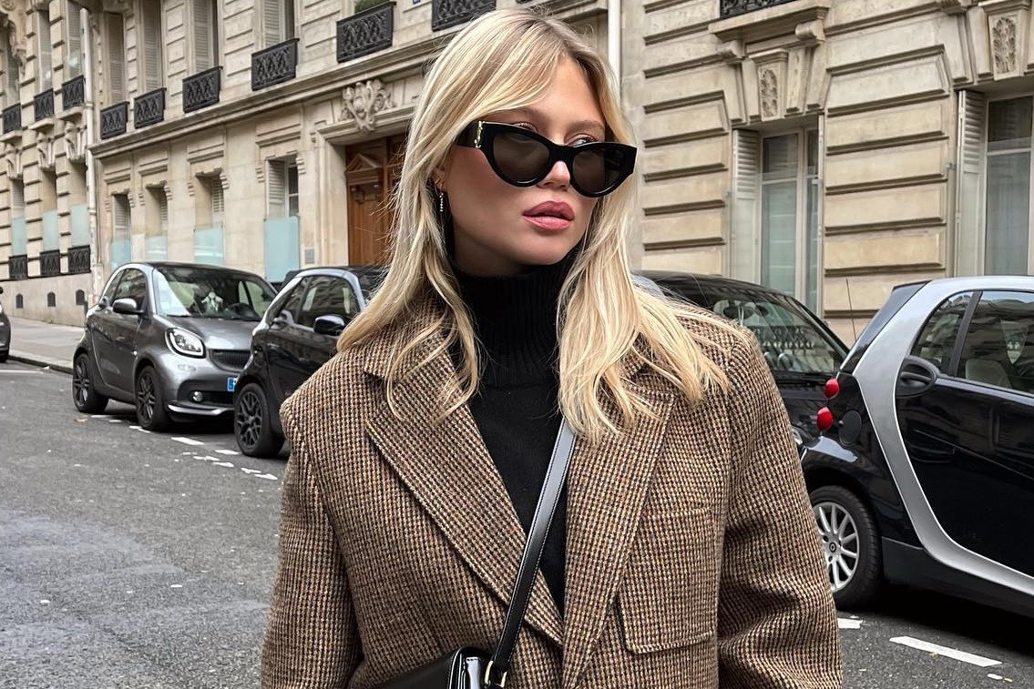 Jak nosić golf zimą? Fashionistki z Instagrama prezentują 6 trików stylizacyjnych, dzięki którym można eksperymentować przez cały sezon