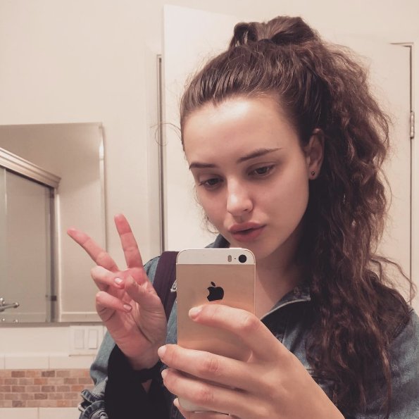 Kim jest Katherine Langford, gwiazda serialu Trzynaście powodów?