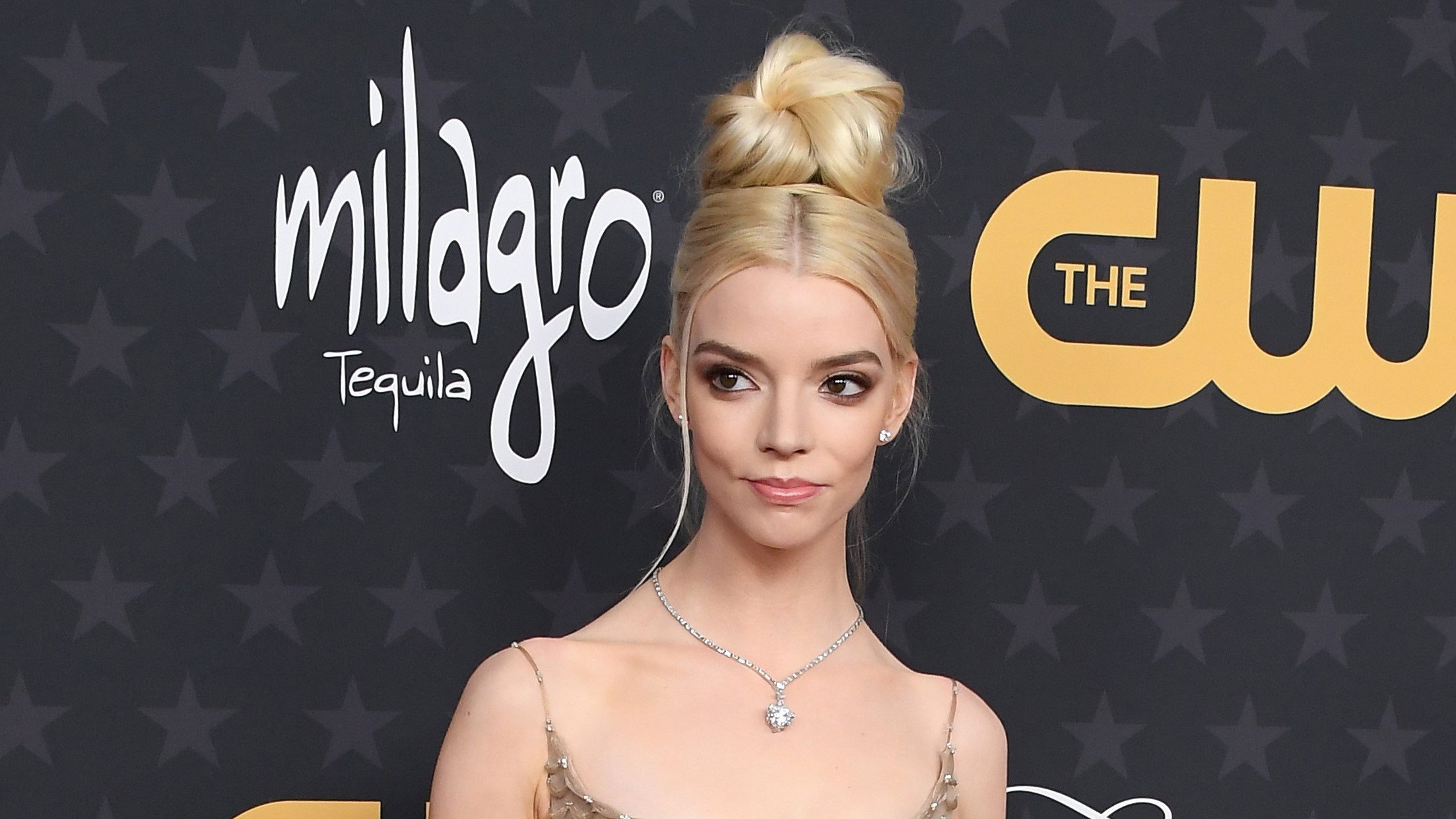 anya-taylor-joy-w-przeswitujacej-sukience-na-critics-choice-awards-2023-na-gale-przyszla-z-ukochanym3-097e502