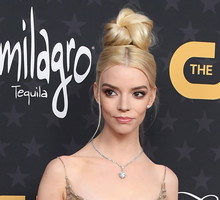 anya-taylor-joy-w-przeswitujacej-sukience-na-critics-choice-awards-2023-na-gale-przyszla-z-ukochanym3-097e502