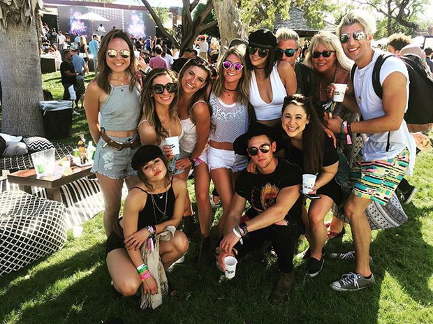 Nina Dobrev na festiwalu Coachella 2017