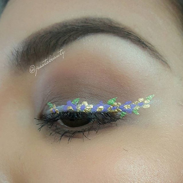 Trendy w makijażu: kwiaty zamiast eyelinera
