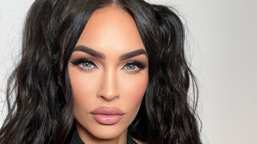 Megan Fox przeszła kolejną metamorfozę. Aktorka postawiła na modne cięcie i nowy kolor włosów
