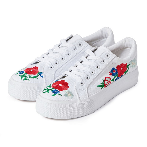 Najgorętsze trendy sezonu według Sinsay