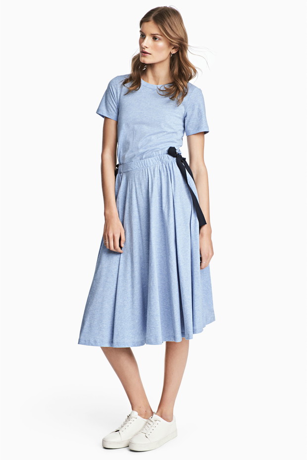 Wiosenne sukienki z sieciówek do 150 zł - H&M 139,90 zł