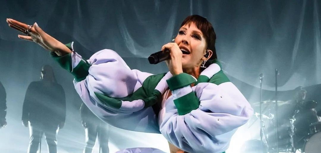 Ellie Goulding wystąpiła w stylizacji od polskiej projektantki. Wcześniej strój od niej zaprezentowała Sara James