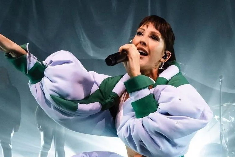 Ellie Goulding wystąpiła w stylizacji od polskiej projektantki. Wcześniej strój od niej zaprezentowała Sara James