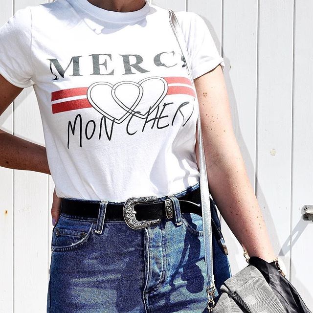 Ten T-shirt z Topshopu jest hitem na Instagramie