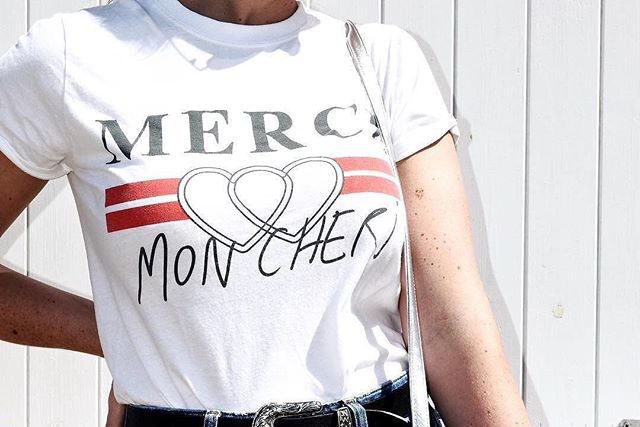 Ten T-shirt z Topshopu jest hitem na Instagramie