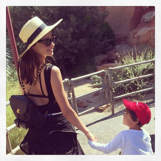 Piękne mamy i ich dzieci - Miranda Kerr i Flynn Bloom