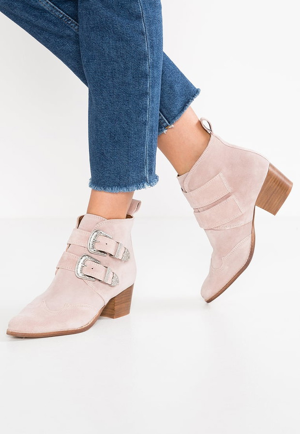 Różwe botki marki Topshop, 319 PLN
