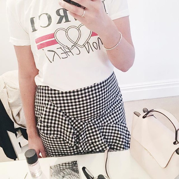Ten T-shirt z Topshopu jest hitem na Instagramie