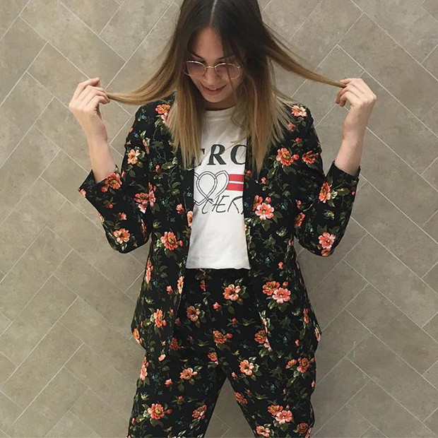 Ten T-shirt z Topshopu jest hitem na Instagramie