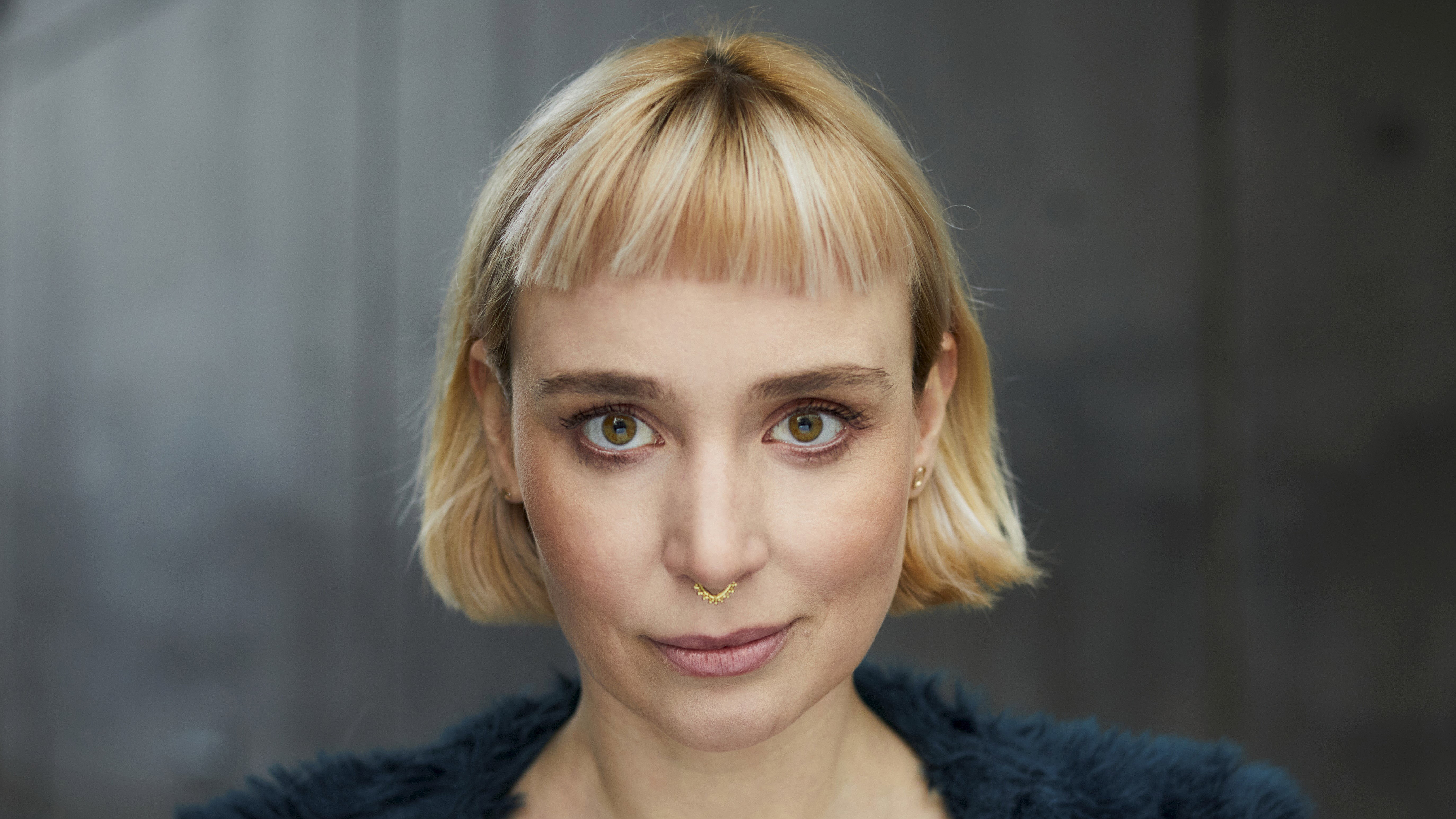 czas-na-lzy-wywiad-z-emilia-dluzewska-autorka-ksiazki-jak-plakac-w-miejscach-publicznych1-fde86b1