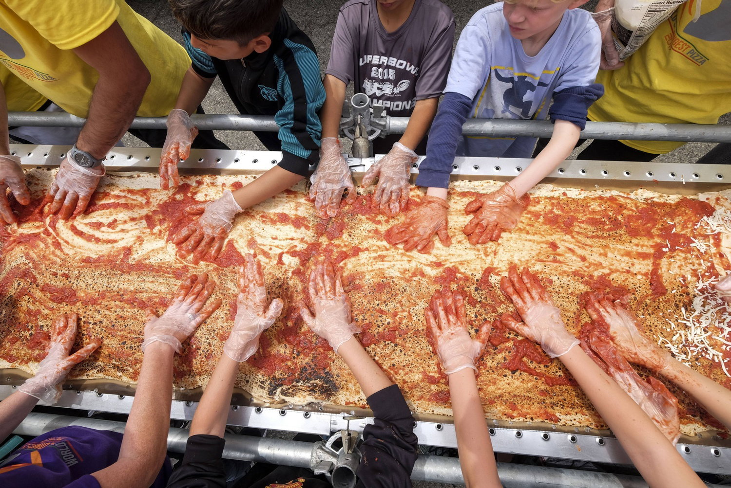 Najdłuższa pizza na świecie powstała w Kalifornii