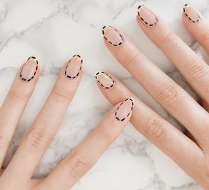 Próbowałyście już efekt outline nails? Teraz sprawdźcie przerywaną linię!