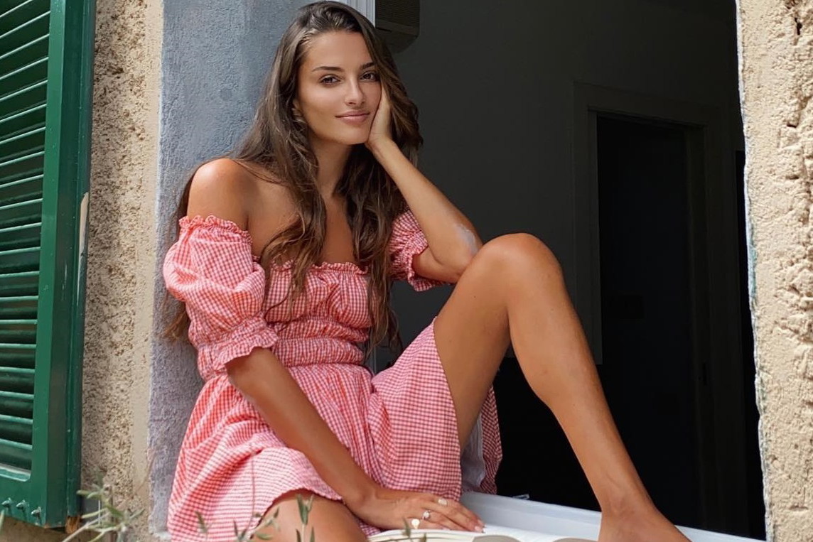 Sukienki, które latem noszą Włoszki. 7 modeli spodoba się wszystkim miłośniczkom stylu italian chic