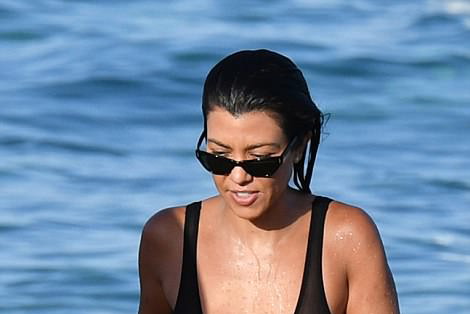 Kourtney Kardashian w kostiumie kąpielowym polskiej marki!