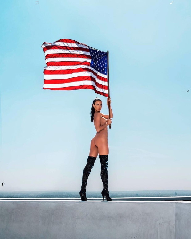 Alessandra Ambrosio świętująca Dzień Niepodległości w USA.