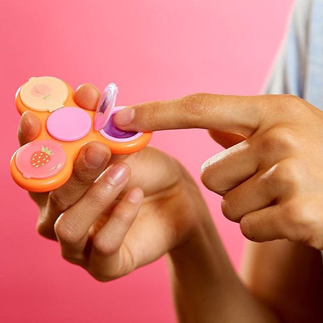 Fidget spinner jako balsam do ust!