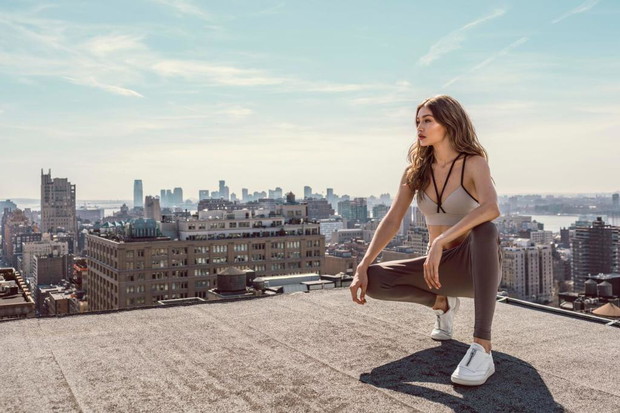 Gigi Hadid w globalnej kampanii Reebok Classic Club C Zip
