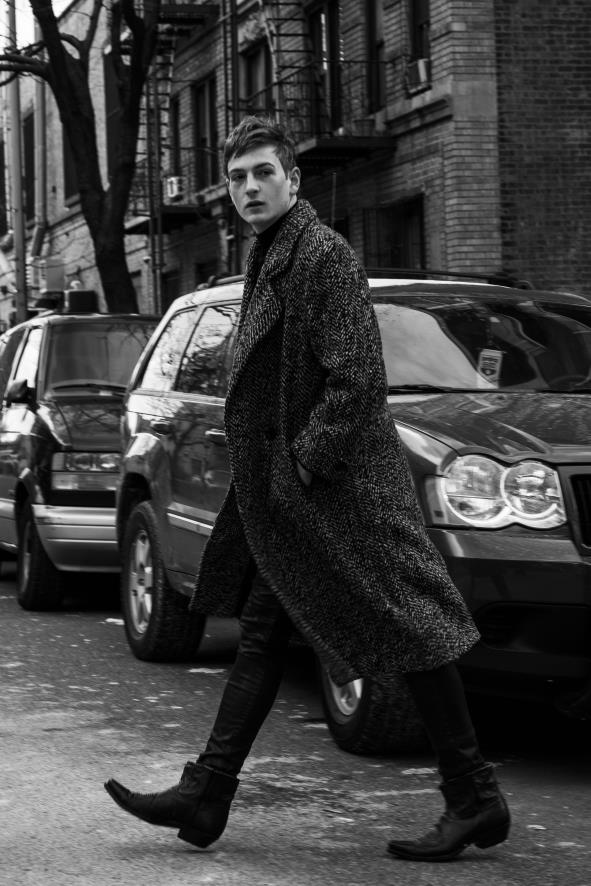 Na stronie imgmodels.com można znaleźć pierwsze zdjęcia Dakoty Lohana