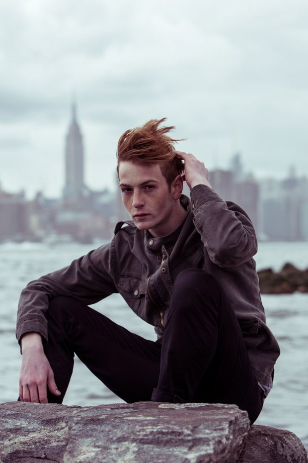 Na świecie reprezentuje go agencja IMG Models