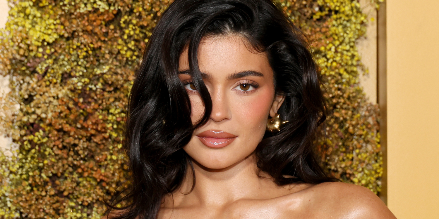 black-rose-nails-w-stylu-kylie-jenner-25f3e8c