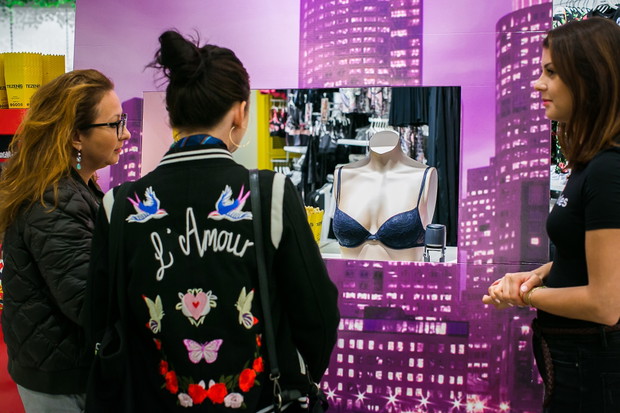 Karolina Gilon oficjalną ambasadorką Tezenis Polsce - pressday marki Tezenis w CH Arkadia w Warszawie
