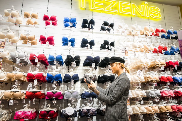 Karolina Gilon oficjalną ambasadorką Tezenis Polsce - pressday marki Tezenis w CH Arkadia w Warszawie