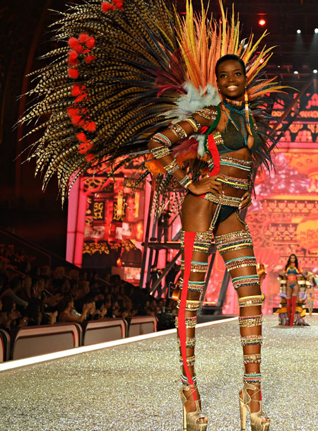 Maria Borges na pokazie Victoria's Secret 2016