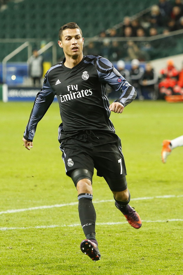 Cristiano Ronaldo ma siedmioletniego syna, który otrzymał imię po ojcu, a także bliźnięta Matteo i Evę urodzonych przez surogatkę.