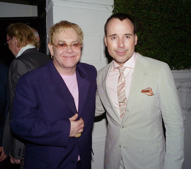 Elton John i jego partner David Furnish doczekali się dwóch synów. Młodszy urodził się w 2010, starszy trzy lata później.
