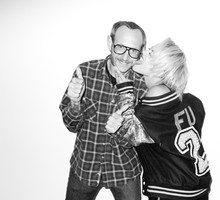 Terry Richardson sportretowany w towarzystwie Rity Ory