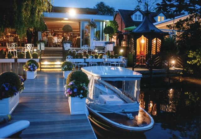 Restauracja znajduje się w malowniczym miejscu