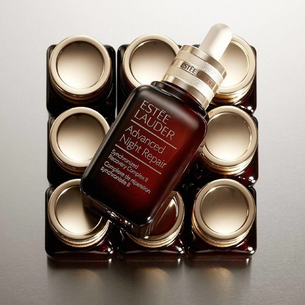 Na Sephora.pl dziś można zrobić zakupy nawet z 30% rabatem. W naszym koszyku na pewno znajdzie się Serum Advance Night Repair od Estee Lauder