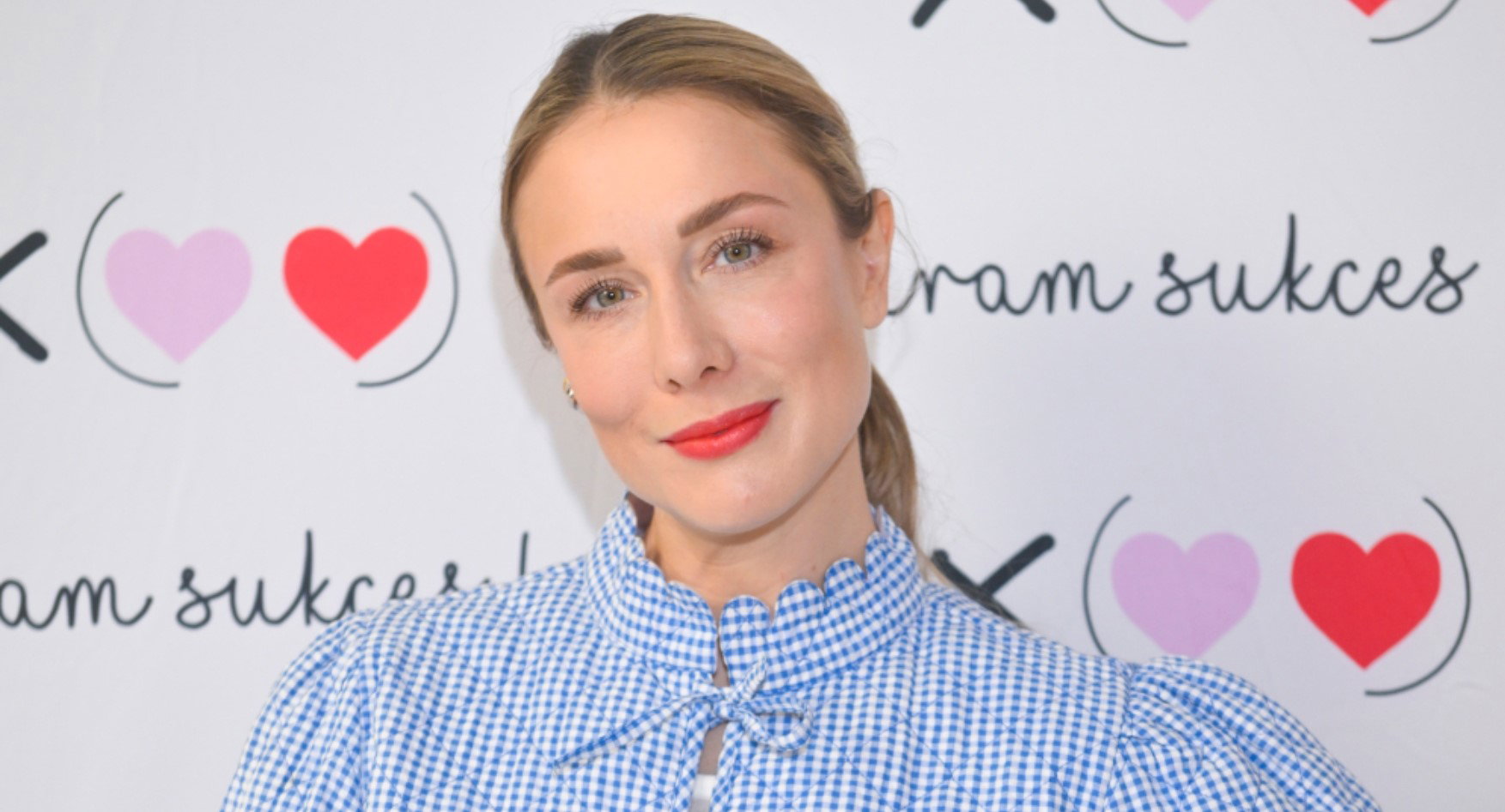 natalia-klimas-w-bialych-jeansach-i-t-shircie-udowadnia-ze-to-dodatki-robia-look-jeden-z-nich-choc-niepozorny-to-ostatnia-obsesja-dziewczyn-z-branzy-mody1-e84fd12