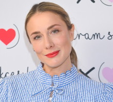 natalia-klimas-w-bialych-jeansach-i-t-shircie-udowadnia-ze-to-dodatki-robia-look-jeden-z-nich-choc-niepozorny-to-ostatnia-obsesja-dziewczyn-z-branzy-mody1-e84fd12