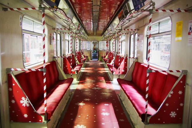 Świątecznie udekorowane metro będzie kursować do 6 stycznia